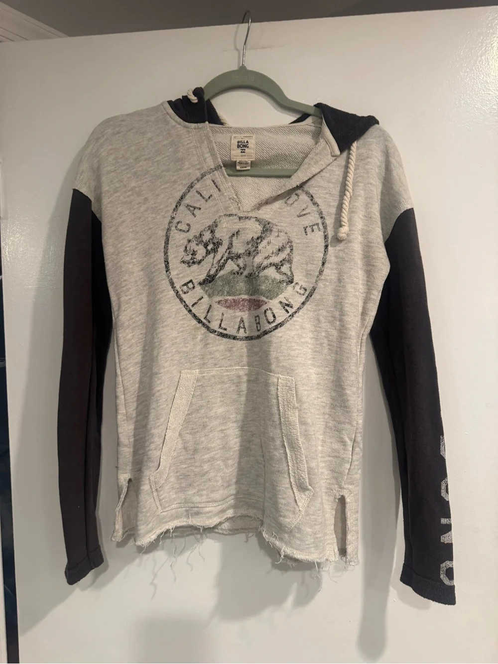 Billabong California Graphic Hoodie Gray Black Distressed Raw Hem Y2K Size S